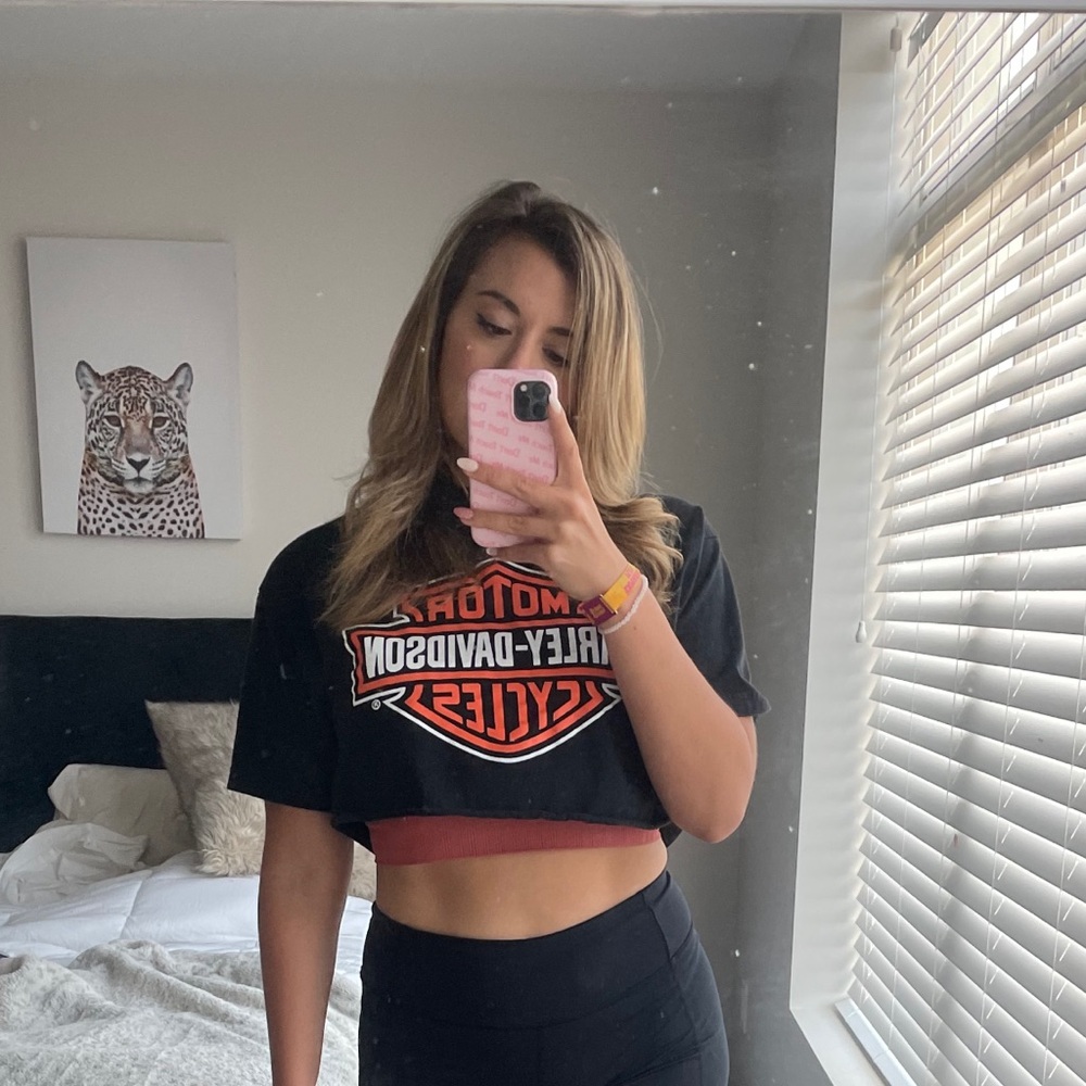 Black and Red Short Sleeve Graphic Crop Top